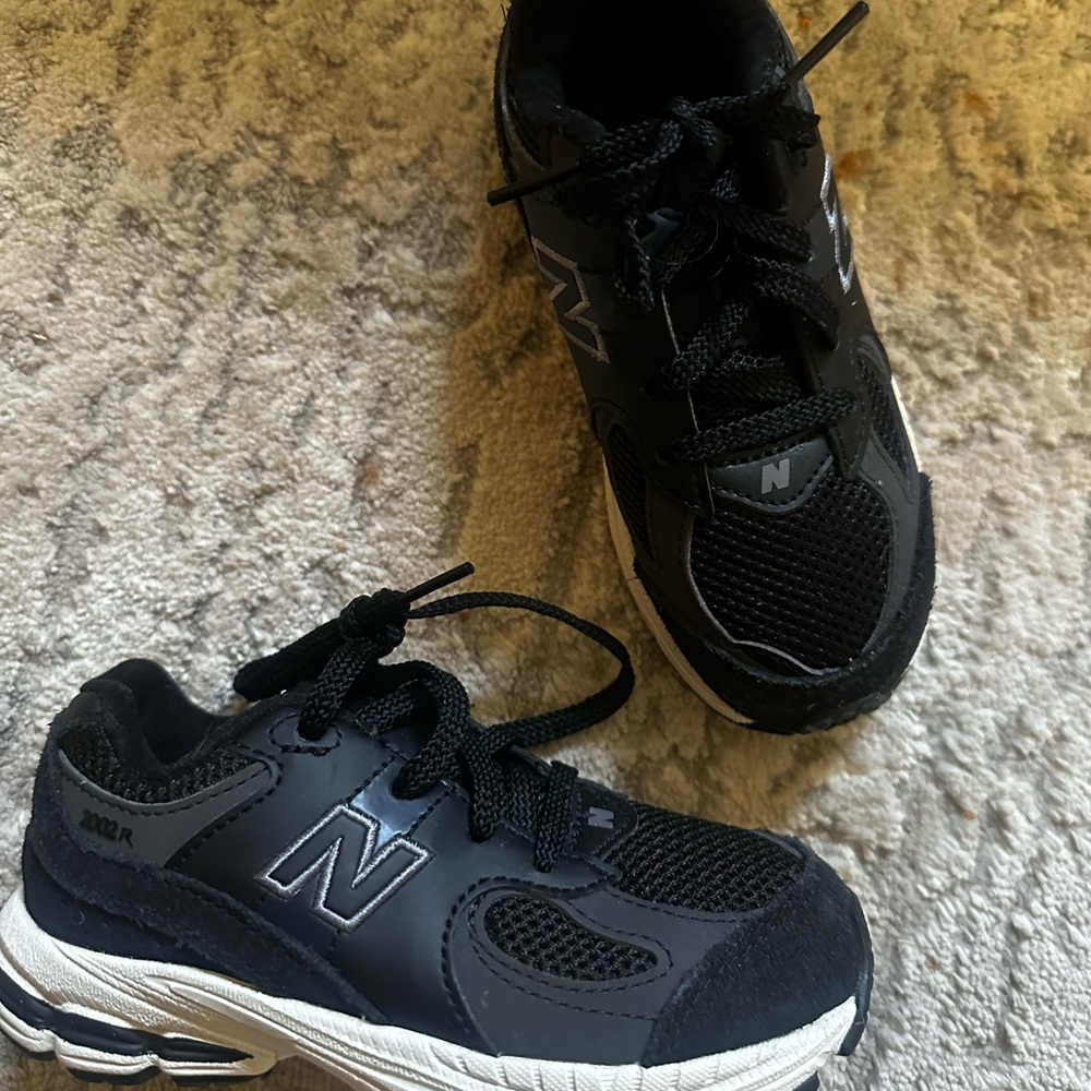 New Balance Kids Black and White Sneakers 10Y